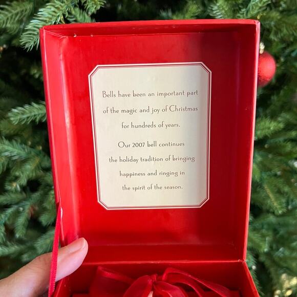 NEW in Box Hallmark 2007 White Porcelain Christmas Bell with Wreath Bow Ornament - Picture 4 of 9